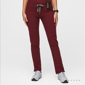 FIGS Yola skinny scrub pants!